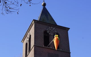 as de moeer weer in de toren....